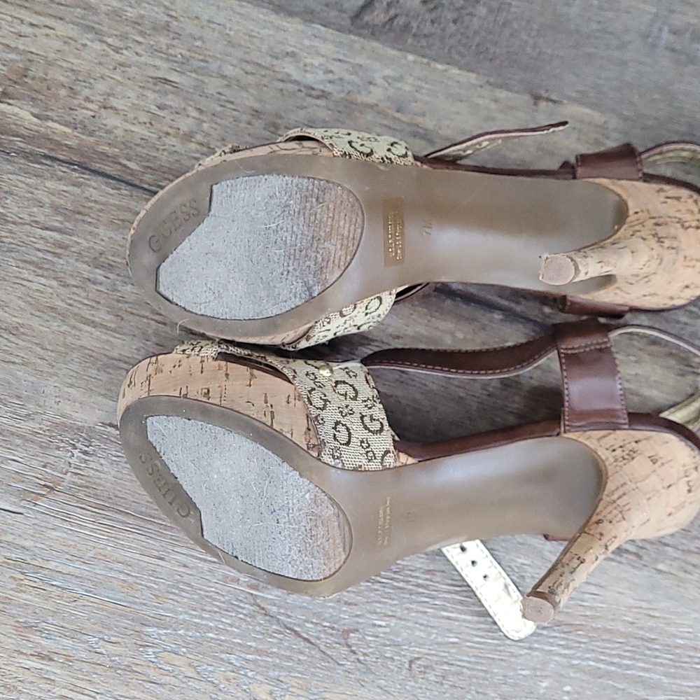 Guess logo brown and gold  platform  heels - Picture 6 of 9